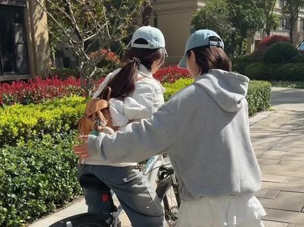 巨简单!!是笨蛋也可以学会的骑电动车教程 …平衡感差也可以愉快骑车了捏,拜托希望不会骑电动车的姐妹兜可以刷到我这篇!!美美夏天骑车兜风了#电动车 #小电驴 #安全骑行