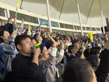 鲁超威海VS泰安,3:1,今夜的灿烂属于威海蓝!威海文旅队的小伙子们,辛苦了!你们太棒了!#鲁超 #去感受足球场上的热血狂欢 #球迷的热情远远超过你的想象