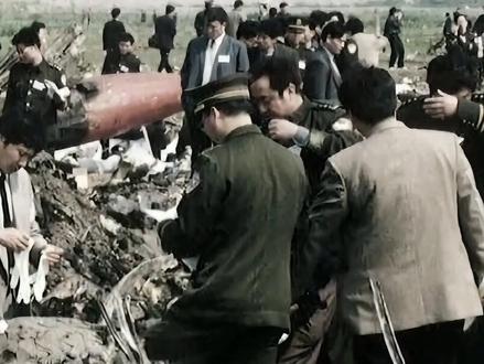 1994年真实影像:西安“6.6空难”160人遇难,坠机现场遍地都是钞票#老视频 #西安空难 #历史影像 #坠机事件 #真实事件