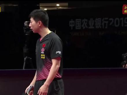 主裁吹马龙遮挡犯规,龙仔飙英文沟通无果,罕见生气怒轰10-2逆转#国乒#马龙#杭州亚运会#竞技体育 #国乒男团