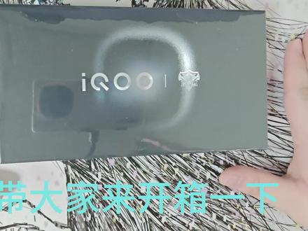 iQOO15T新人开箱 屏幕尺寸:6.85英寸
屏幕分辨率:3168×1440
CPU型号:天玑9500 Monster版
电池容量:8000mAh
无线充电:40W,支持反向充电
后置摄像头:2亿像素主摄+:5000万像素超广角
前置摄像头:1600万像素
重量:216g
到手配色:青云
#iQOO #iQOO15T #年少有为用iQOO #iQOO校园大使
