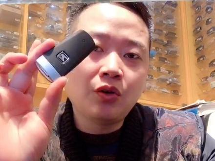 关注我,了解更多车钥匙换电池方法