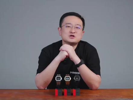 【CASIO课程表】全金属MIP小方块GMW-BZ5000 @卡西欧中国 在持续进化的道路上,G-SHOCK从未止步!2018年推出的全金属小方块GMW-B5000热度未减,2025年又迎来了全新的GMW-BZ5000。清晰易读的MIP液晶屏,更加方便的多时区读时体验,AI辅助优化的防震结构,以及一贯舒适的佩戴感受,可以说是G-SHOCK小方块的究极形态。三种颜色搭配均是经典,黑金更是爆款中爆款~#卡西欧 #卡西欧手表 #卡西欧小方块 #gshock