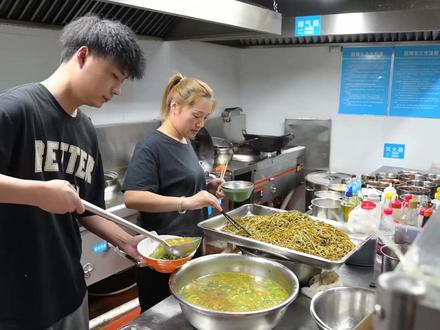 做一顿臊子饸饹真香,一人一碗不够吃#陕西美食 #特色面食 #美食