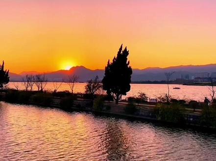 五秒教你学会,如何调出氛围感拉满的晚霞#手机摄影 #剪映教学 #落日余晖映晚霞一抹夕阳美如画 #日落🌄 #想和你一起看晚霞