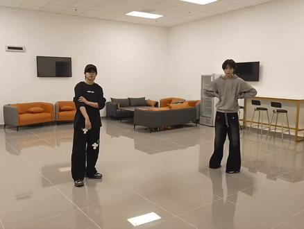 橹橹 是你提出来的合照吧!!!
#合照 #王橹杰 #穆祉丞 #录屏 #cp