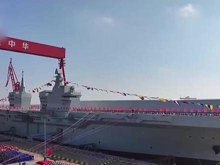 【四川舰是准航母吗?】近日,我国首艘076型两栖攻击舰四川舰出坞,引发关注。它是准航母吗?