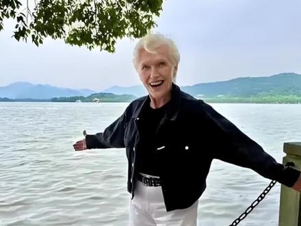 马斯克母亲发声:在中国一段时间后,回到纽约感到极度不适和失望
