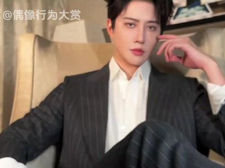 虞书欣 何与把Mike夸成翘嘴了 #虞书欣 #何与 #mike #双轨 #泰甜啦