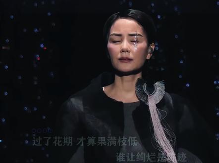 歌曲《主角》由王菲倾情献唱,赖婷作词,范炜作曲,是张艺谋导演 (《主角》电视剧主题曲) -大幕拉开,一戏一生,谁做主角,唱尽人间悲欢,守得一腔赤诚。影子无冠也无裳,方知本真无需扮装。跟随王菲空灵悠扬的歌声,一起去感受时代沉浮,传承秦腔雅韵。#王菲主角 #完整版 #音乐