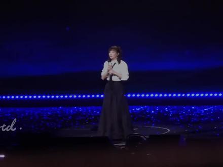 《岁岁》 久等了新娘~ 任素汐演唱会 很喜欢 这版 《岁岁》谁不想嫁给姐姐!
后面给我姐唱嗨了 完全享受舞台!
#任素汐 #任素汐岁岁 #任素汐深圳演唱会 #一日即日日 #属于她的舞台