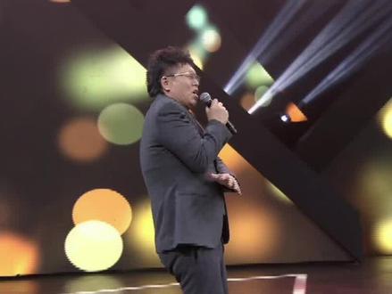 发了首新歌,有共鸣的同学举手❤️❤️❤️@主持人王芳 @付笛生 @祁隆