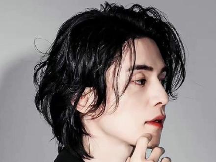 男生留长发,全程教你避开尴尬期#氛围感帅哥 #长发男生 #男生发型 #男生必看 #潮男发型