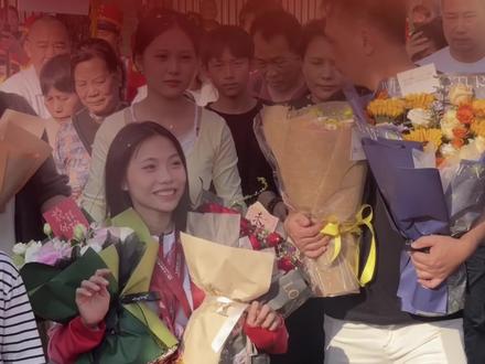 金牌闪耀 冠军凯旋!全国第十二届残运会暨第九届特奥会轮椅击剑女子个人重剑C级冠军得主刘嘉慧回家啦!#茂名骄傲#残特奥会#刘嘉慧#载誉归来