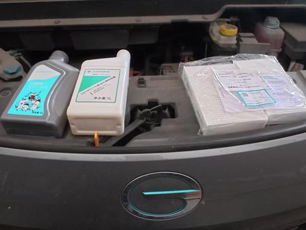 埃安 系列更换齿轮油 新能源更换齿轮油需要注意事项,不能盲目换普通齿轮油,空调格教程安排来一个再说,视频最后方是埃安电动拉手弹不出或缩不回测量方法,经检查为电机损坏,安排一个电机装上就可以了。耐心看完你也可以自己动手#抖音推广 #埃安 #埃安维修 #新能源维修 #阳春修车佬