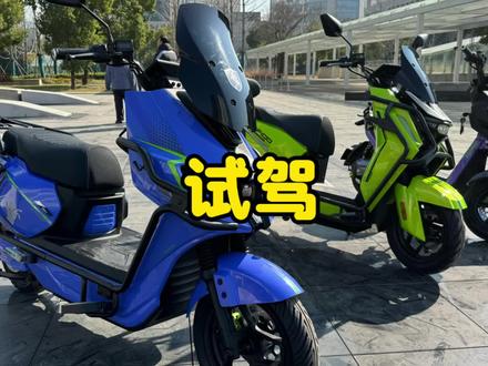 外卖小哥 试驾黑骑士新品电摩F100和M10#外卖小哥 #黑骑士更专业的外卖车 #黑骑士F100