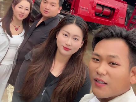 在家实在坐不住 来湖北襄阳 南阳看看
不看不知道 一看吓一跳 #小麦收割机 #雷沃谷神 #跨区收割记录篇 #小麦 #农机视频