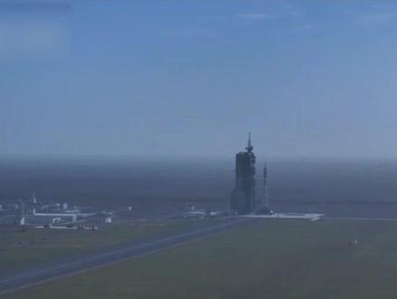 见证历史!神舟二十二号解锁新使命(记者:钱江 王居蔚 陈刚 段文旭)#齐步走中队 #中国航天