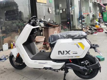 小牛NX铅酸电池安装@小牛电动 @小牛电动官方旗舰店 #真赛道很小牛 #小牛nx风速