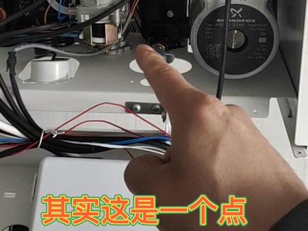 疫情期间很多壁挂炉出现问题维修人员又不能上门!简单的问题看视频可以自己解决!这期讲讲#水压故障#补水阀 壁挂炉启动时缺水了怎么办!#壁挂炉 #壁挂炉维修 #同城发现