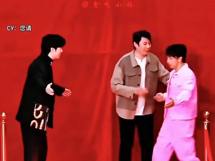 你俩假客气半天就为了最后站在一起
#常远 #艾伦 #伦远