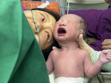 小宝贝哭声响亮。健健康康哦#新生儿