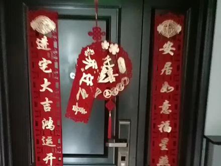 维修一台美的变频中央空调风管机不制冷故障,拆格栅百叶,垫砖头,一切为了散热