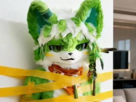 不就是不小心弄坏了一个盆子嘛!你把我放开,你看我跑不跑呜(。ŏ_ŏ)……
#兽装fursuit #抖音生活观察计划 #兽圈 #你看我跑不跑 #福瑞