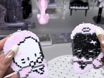 两颗心💕在靠近~ 爱心磁吸拼豆分享
#拼豆 #手工 #我染上拼豆了 #囚于永夜 #青年创作者成长计划