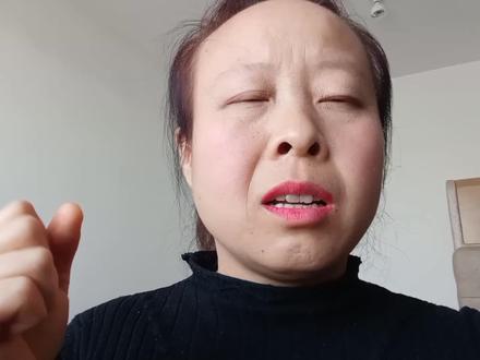 在新疆取快递路远还要求严,来回要花费40分钟,而且要出示身份证