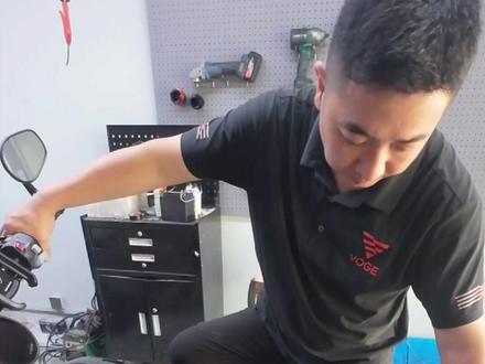 刚提两天电瓶就充不进电!#无极CU625