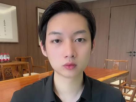 抖音来客入驻商家的步骤是什么? 1.打开抖音来客app或PC端打开抖音来客官网【https://life.douyin.com/】,注册账号、登录首页,点击认领单门店商家或连锁店商家!一般我们进行单门店的认领就可以了!
2.我们在认领门店的时候需要注意,找到自己的门店后,需要先检查一下门店的名称和品类是否有误,如果有误需要及时进行修改,也可以补充相关门店信息,如果这边搜索不到自己的门店,可以点击创建门店!
3.接下来我们可以根据提示上传门店的营业执照、法人证件及行业资质,这边注意,认证的所有资料和手机号,都必须是法人的,不然无法通过!
#抖音来客 #本地推实战应用 #抖音来客入驻商家步骤 #巨量本地推 #巨量引擎
完成以上步骤后,即可等待系统审核,一般1-3个工作日就会有审核结果,如果快的话几个小时就过了,如果不通过,就根据具体的原因进行修改即可!
