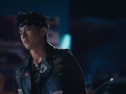 双轨真的播了,但是我觉得派派比男主帅很多#虞书欣 #何与 #双轨 #尹浩宇 #上热门