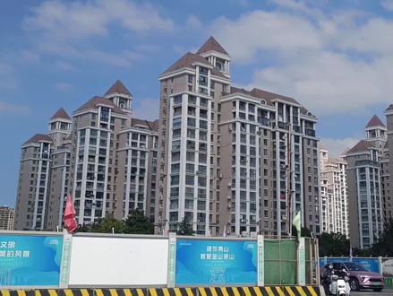 个人觉得,欧洲城的外立面和建筑质量该说的过去,澳韵就是学区给耽误了,小区都是洋房为主,第五元素,已经没啥元素了#抖音房产 #苏州二手房 #实地拍摄 #西交大@DOU+小助手