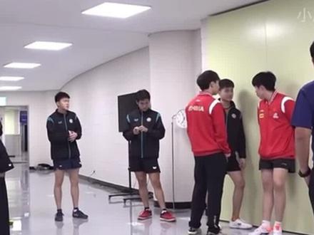 男团决赛候场区:双林会晤,亲密热聊+捏脸杀,林昀儒被调戏了 #国乒 #乒乓球 #林昀儒
