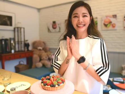 金刚芭比,真人芭比,不用PS的长腿,这些别具一格的网红你喜欢吗 #写真照 #女神 #视觉冲击 #写真花絮 #自信最美 #少女心 #神仙颜值 #少女感 #盛世美颜 #好看的小姐姐