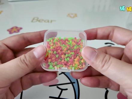 老妈第一次拼豆就用袜子烫出了霉豆腐! #拼豆 #霉豆腐 #手工DIY #亲子手工 #自制玩具