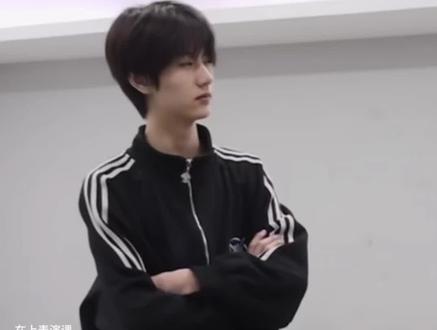 所有人撕咬空气nyeah💅#李煜东