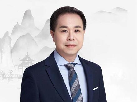 广东人知道“河北”的简称用粤语怎么说吗? 河北省的简称“冀”读“kei3”,因为它在黄河以北,所以就叫做“河北”,黄河以南就是“河南”。“河南”“河北”就是以黄河为分界。“河北”为什么做“冀”呢?因为河北上古时代是属于冀州,上古时代有“九州”,其中一个就是“冀州”。战国的时候大部分是“燕国”与“赵国”的地方,注意这个“燕”字要读“jin1”,河北有一个县叫做“易县”,“易县”就有条“易水河”,“易水河”在战国的时代是“燕国”的太子丹派刺客荆轲去行刺秦始皇的出发地,就是在易水河那里开始的,所以河北的代表诗词就是这首《易水歌》……
#港你知粤语 #粤读古诗词 #粤语教学 #北京学粤语 #上海学粤语 @港你知粤语Teen @港你知粤语Kid @香港人在上海滩