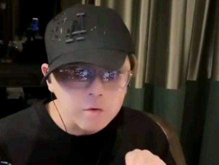 对于最近周杰伦新专辑质疑声,编曲@雨勳 YANiS 老师开直播有话要说#黄雨勋 #周杰伦新歌发布 #周杰伦新专辑