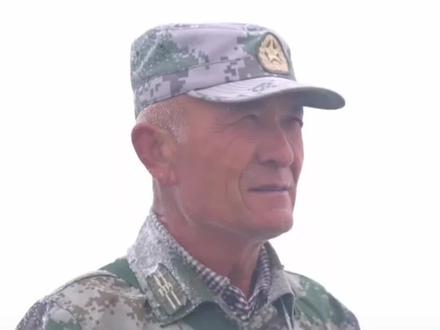 守护边境45年的护边员光荣退休了 他深情亲吻界碑
【中央广播电视总台维吾尔语】