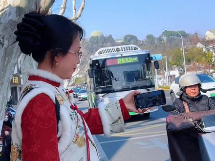 坐公交车试试这样拍,拍摄剪辑全过程#拍摄剪辑 #手机摄影 #保姆级教程 #短视频创业 #自媒体 @DOU+上热门 @DOU+小助手 @抖音创作小助手 @抖音Dou+上热门 @抖音小助手
