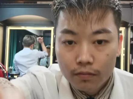 小飞机头在家打理教程来啦,几个小细节学费没?本来是给客人制作的,分享出来献丑了#深圳蓝调男士理发馆