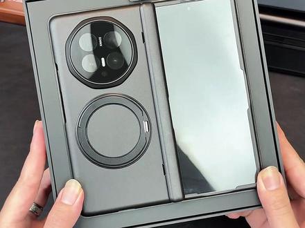 给你新到手的荣耀MagicV6/v5安排上这款中轴铰链全包防摔手机壳,壳膜一体保护屏幕,