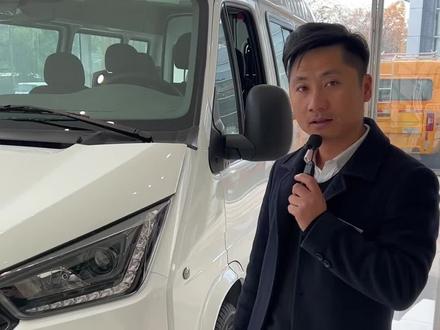 #特顺空间王 透镜大灯,照射距离更远,照射宽度更大。