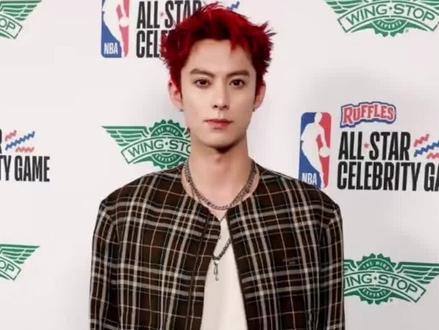 王鹤棣红发亮相nba名人赛#这是个真实的事情 #选秀 #一般人不告诉他 #吃瓜群众 #上热搜