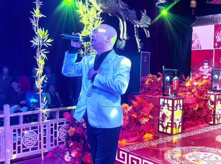 父母,是我们坚强的后盾,是我们在人生道路上的明灯。