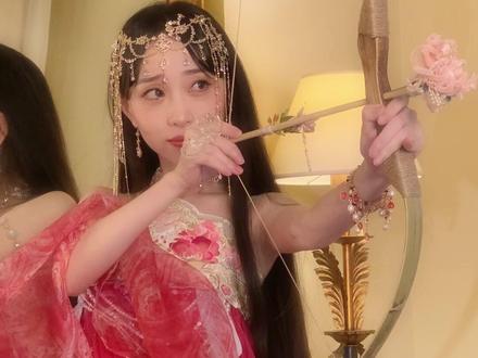 这一箭,以花为引…
#十三余 #汉服 #国风正当红