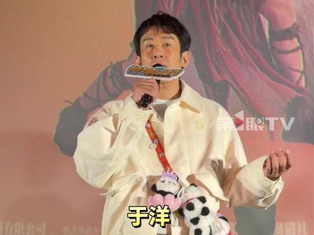 2月18日,成龙、马丽、于洋携新电影《熊猫计划2》空降重庆,路演现场分享与重庆永川很深的渊源,成龙大哥说拍摄第一部时在永川待了一个多月。#媒体精选计划 #熊猫计划 #成龙 #马丽 #于洋