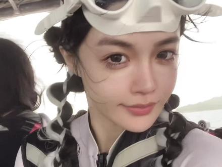 潜水考证|OW➕AOW双证保姆级攻略🤿。最开始找了几个东南亚最适合考证的地方,菲律宾(PG薄荷岛科隆岛),泰国(普吉岛涛岛),印尼(巴厘岛图蓝本),马来西亚(亚庇仙本那刁曼岛),综合各方面选择了亚庇完成了OW+AOW的考证学习
首先需要在PADI官网选一家五星潜店,可以选中文教练会更方便
每天学习的日子很简单,早起,出海,晚上吃好吃的,然后回酒店看视频学习,好喜欢这种每天只需要专心做一件事的生活
我觉得学习水肺潜水真的是一次震撼身心的旅程,它让我学会了直面内心的恐惧,它带来的感悟远超“学会一项技能”本身,更是一次对自我自然和生命的探索
#潜水 #潜水vlog #亚庇 #潜水考证 #padi